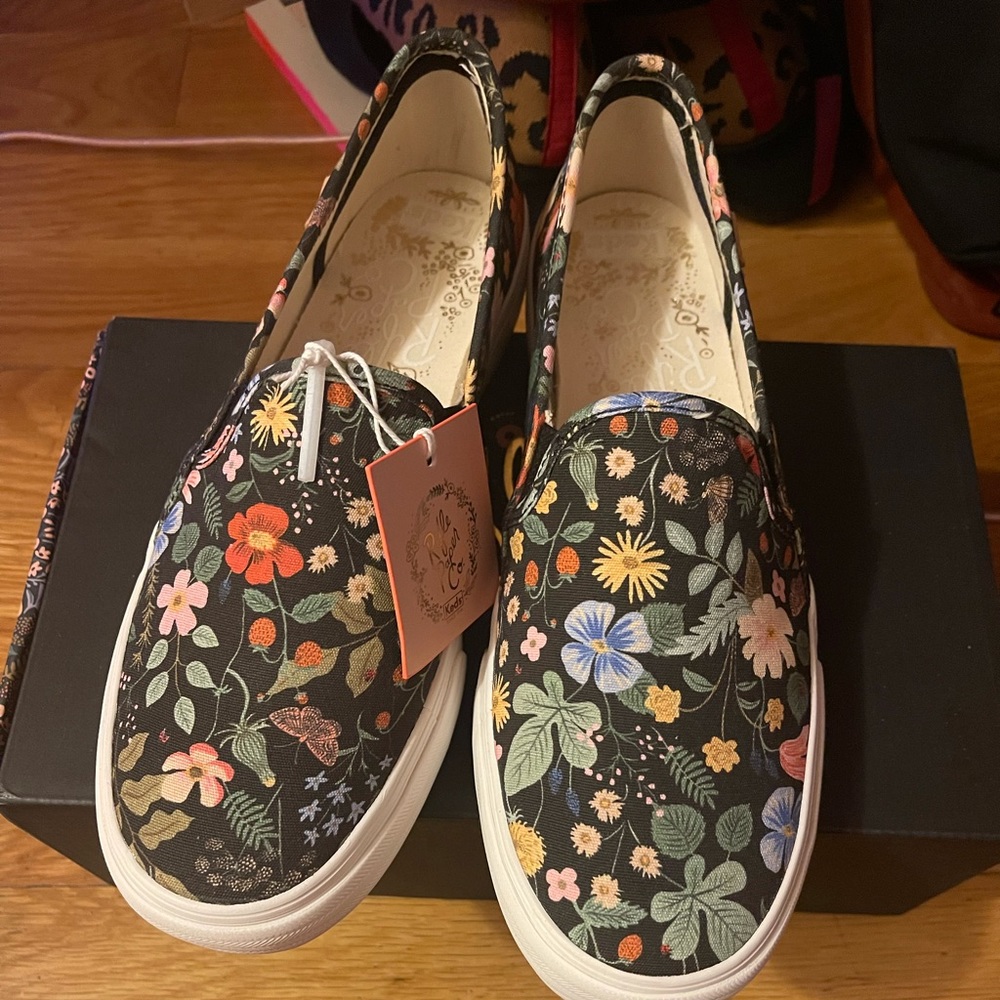 Super cute never been worn rifle paper co keds print strawberry fields. Size 9.5